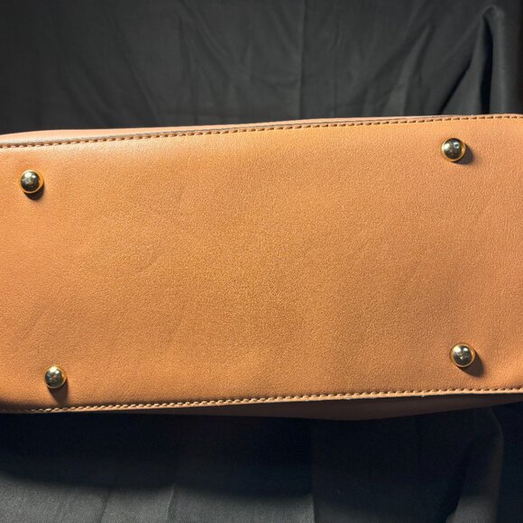 New, Isabelle Women's Shoulder Bag.  Large Discount Shipping - Picture 4 of 5